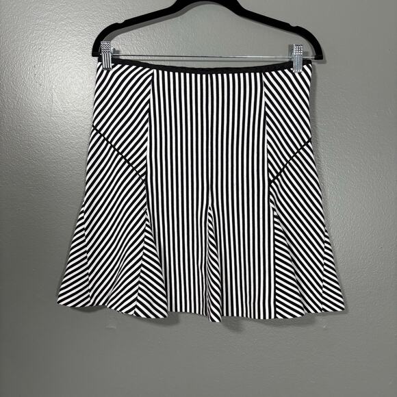 Banana Republic Women's Black & White Striped Godet Mini Skirt - Size 6 - Bold - Picture 1 of 6